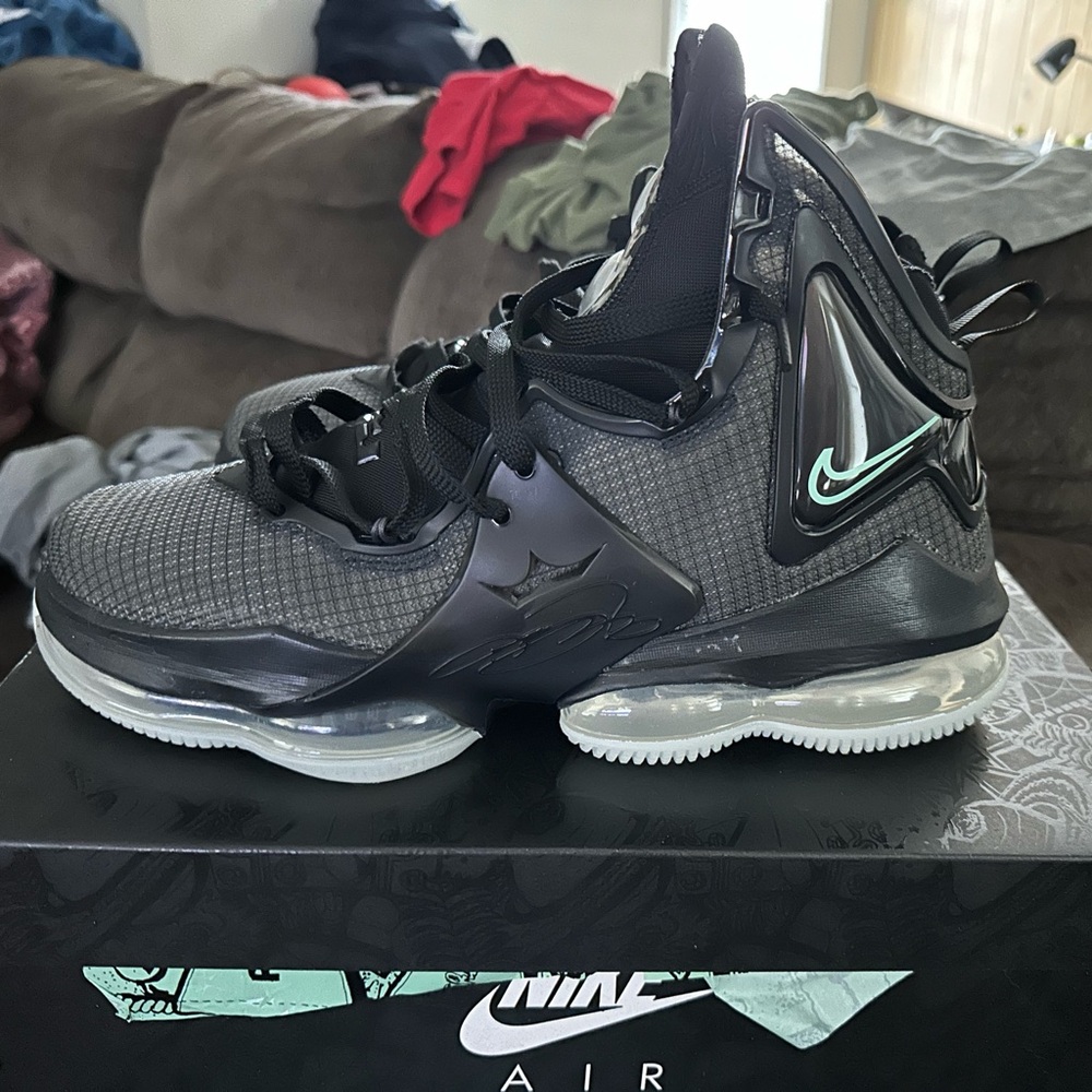 Nike Lebron Xix